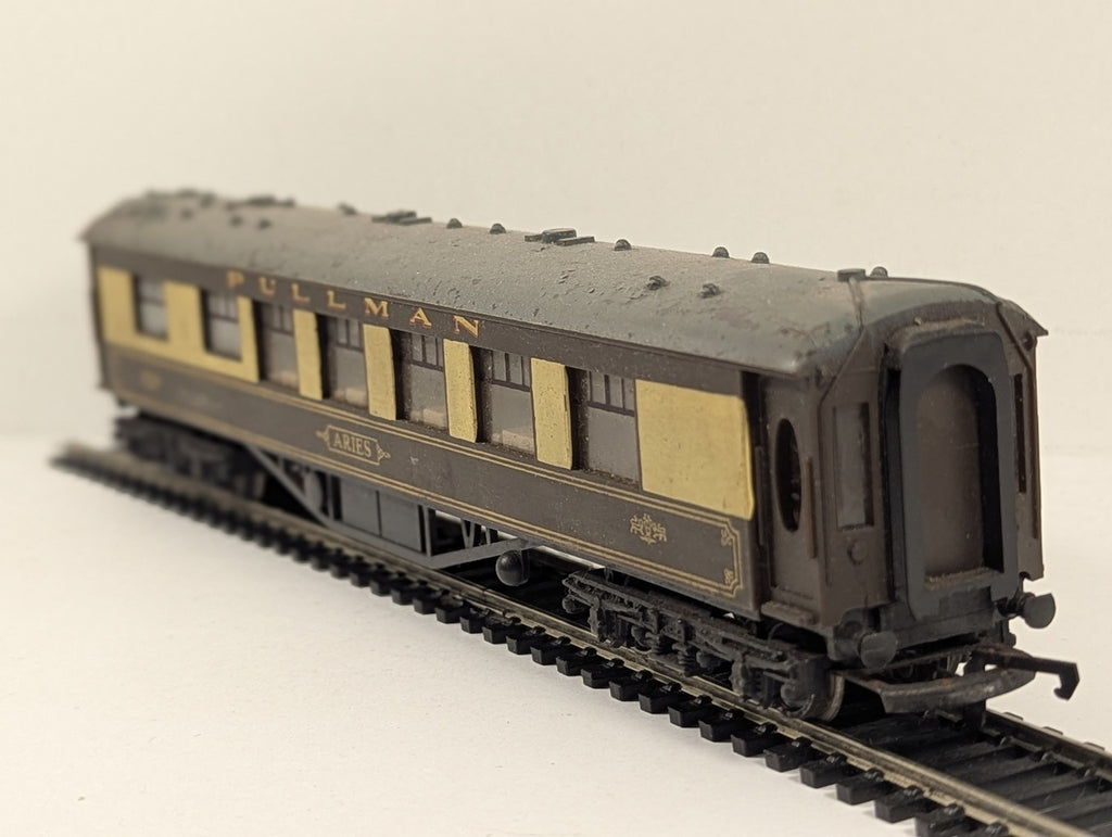 Wrenn OO Gauge Pullman Carriage 'Aries' Passenger Coach Pullman Brown & Cream