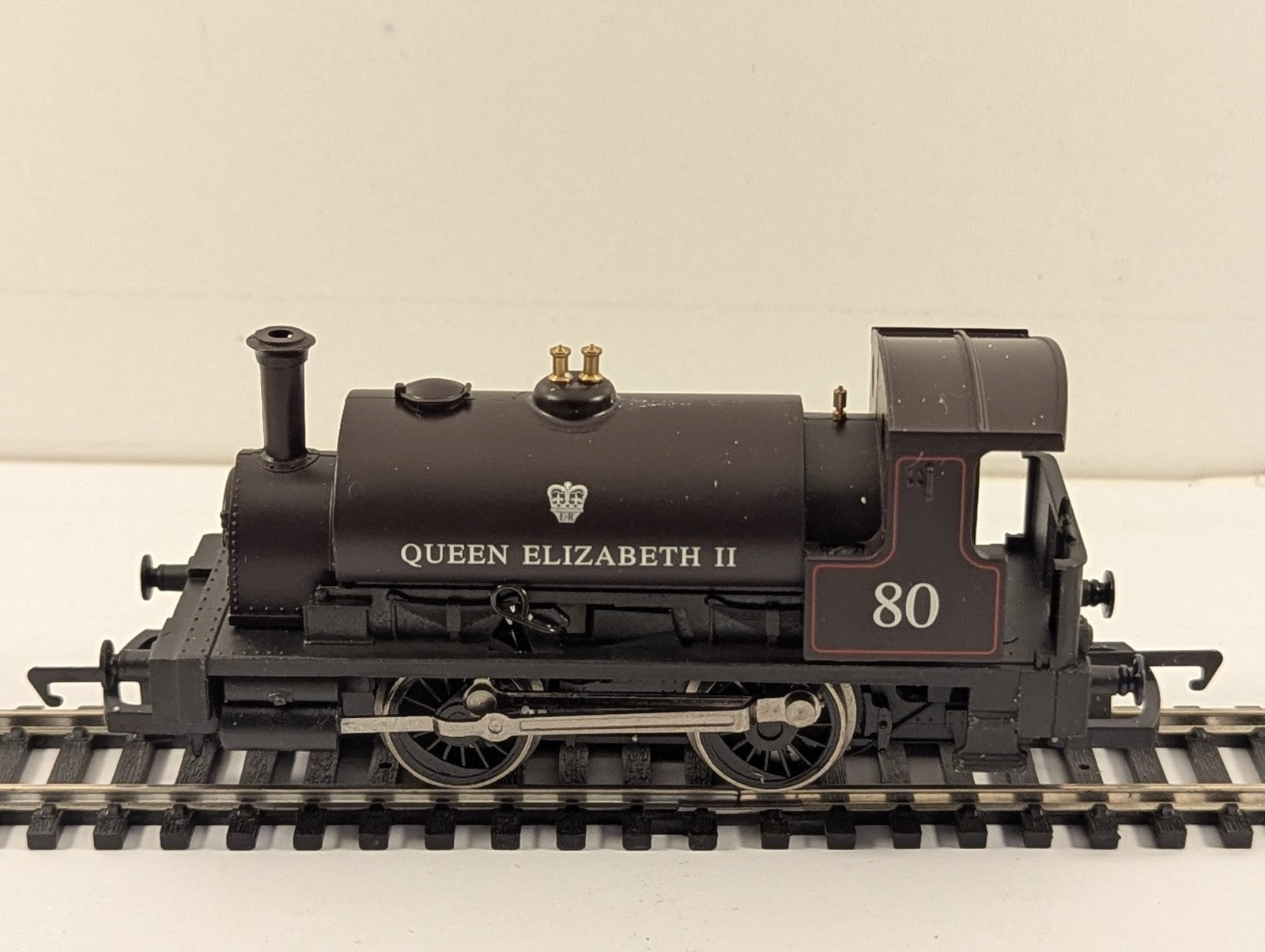 Hornby OO Gauge Class 0F 0-4-0ST Queen Elizabeth II Steam Locomotive
