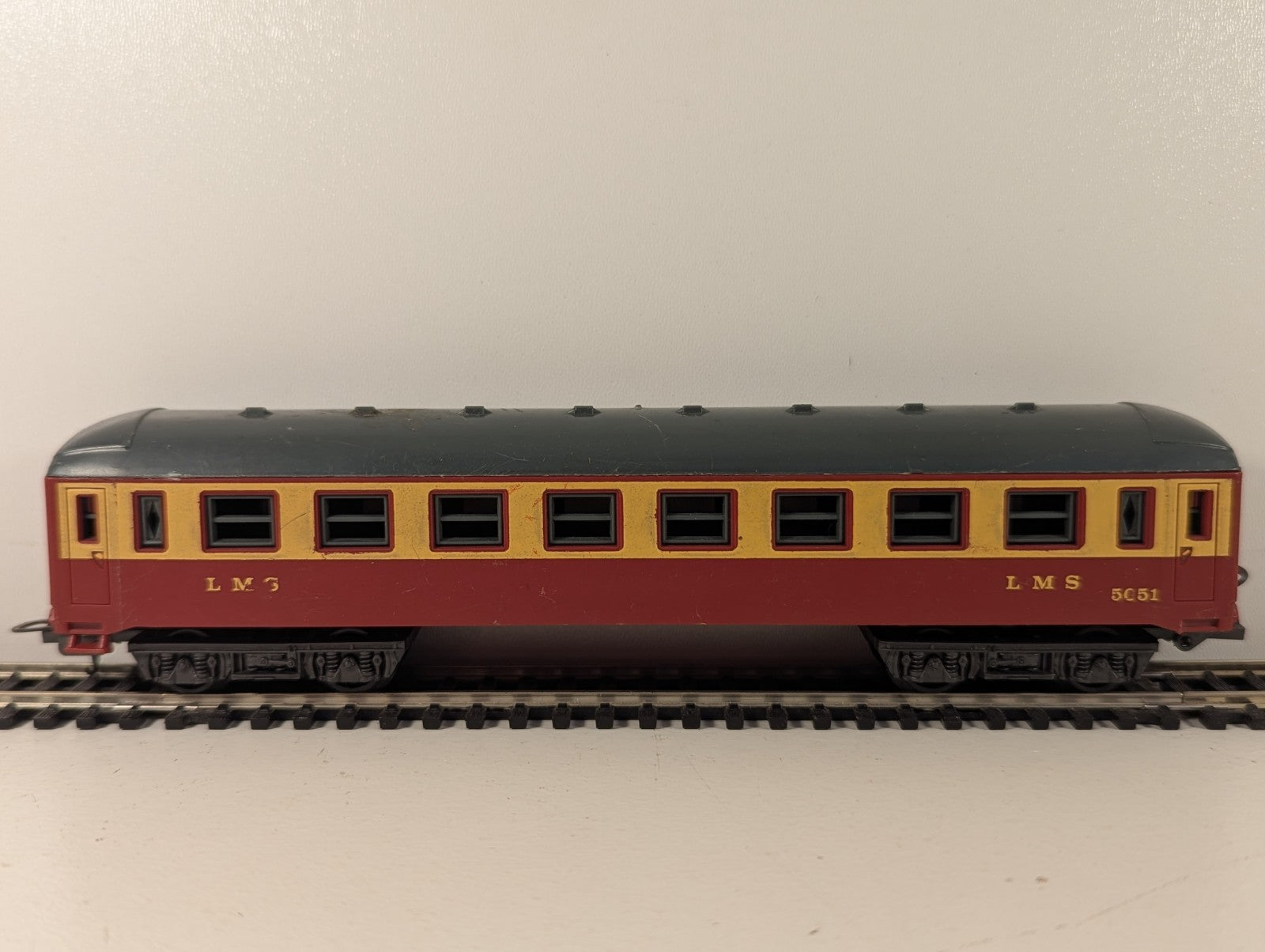 Lima HO Gauge LMS Red & Cream Passenger Coach