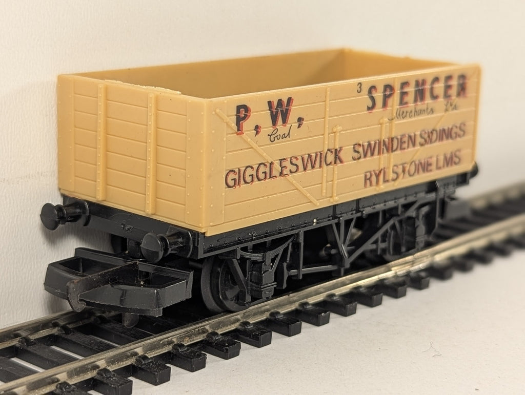 Lima OO Gauge P.W. Spencer 5-Plank Open Wagon Goods Wagon 3 P.W. Spencer Yellow