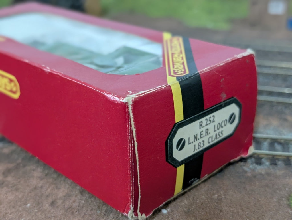 Hornby R252 OO Gauge LNER Class J83 0-6-0T 8477 Green Boxed