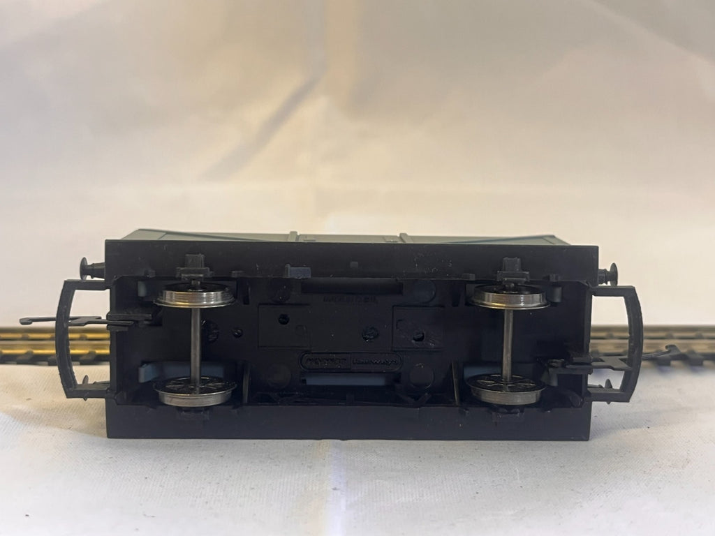 Hornby OO Gauge Freelance Long Wheelbase Wagon Grey