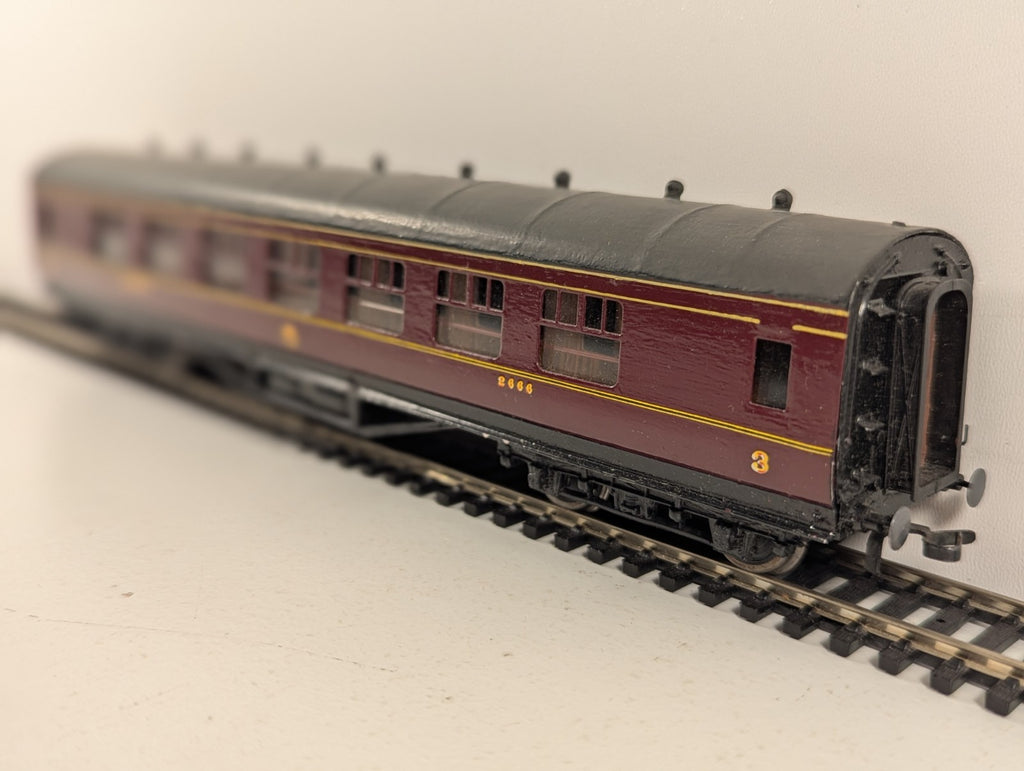 Exley OO Gauge LMS Maroon Third Class Corridor Coach
