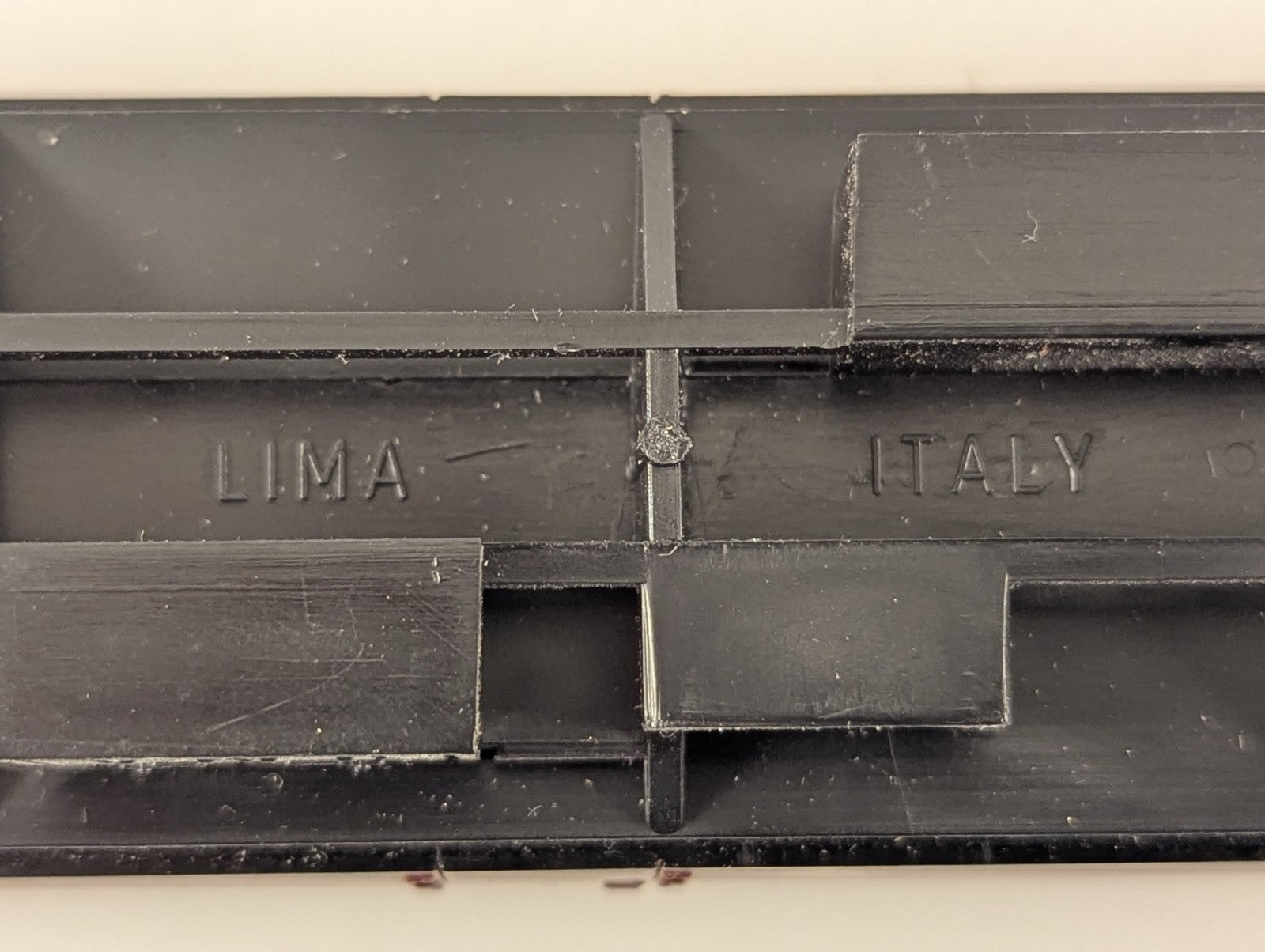 Lima OO Gauge BR Mk1 Full Brake Guards Coach Maroon