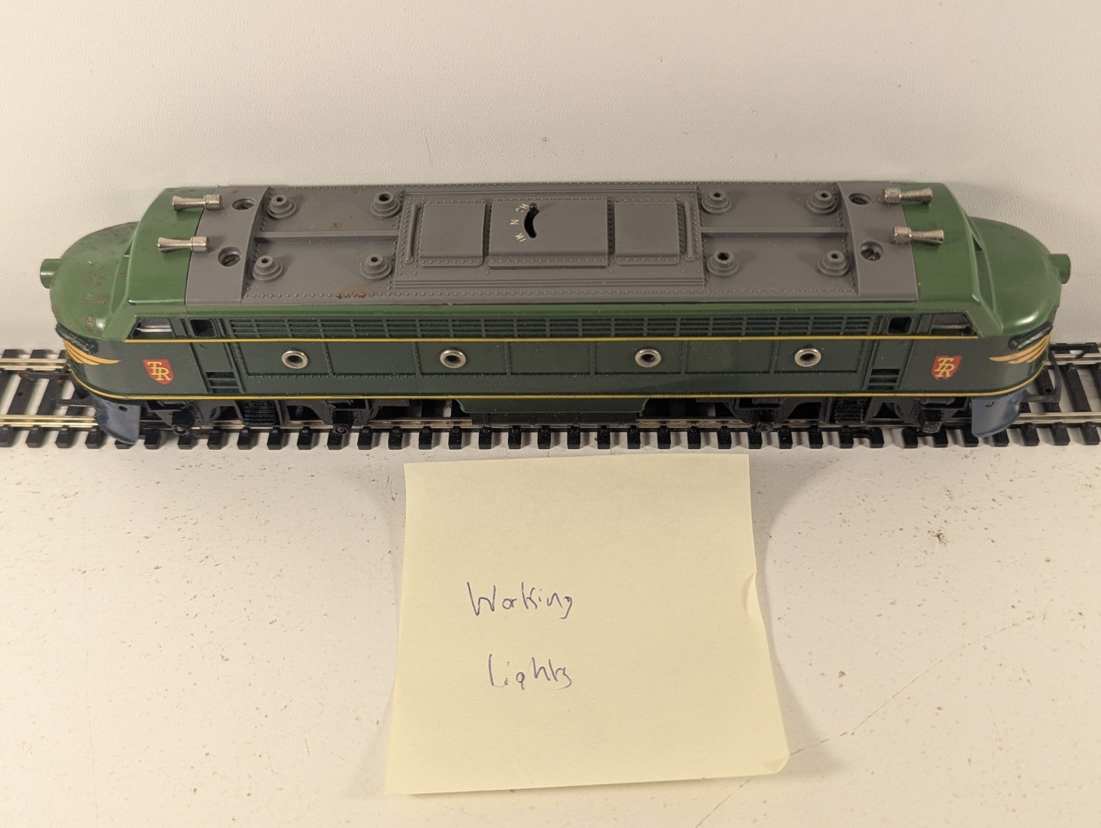 Tri-ang OO Gauge Transcontinental Double-Ended Diesel Locomotive Green