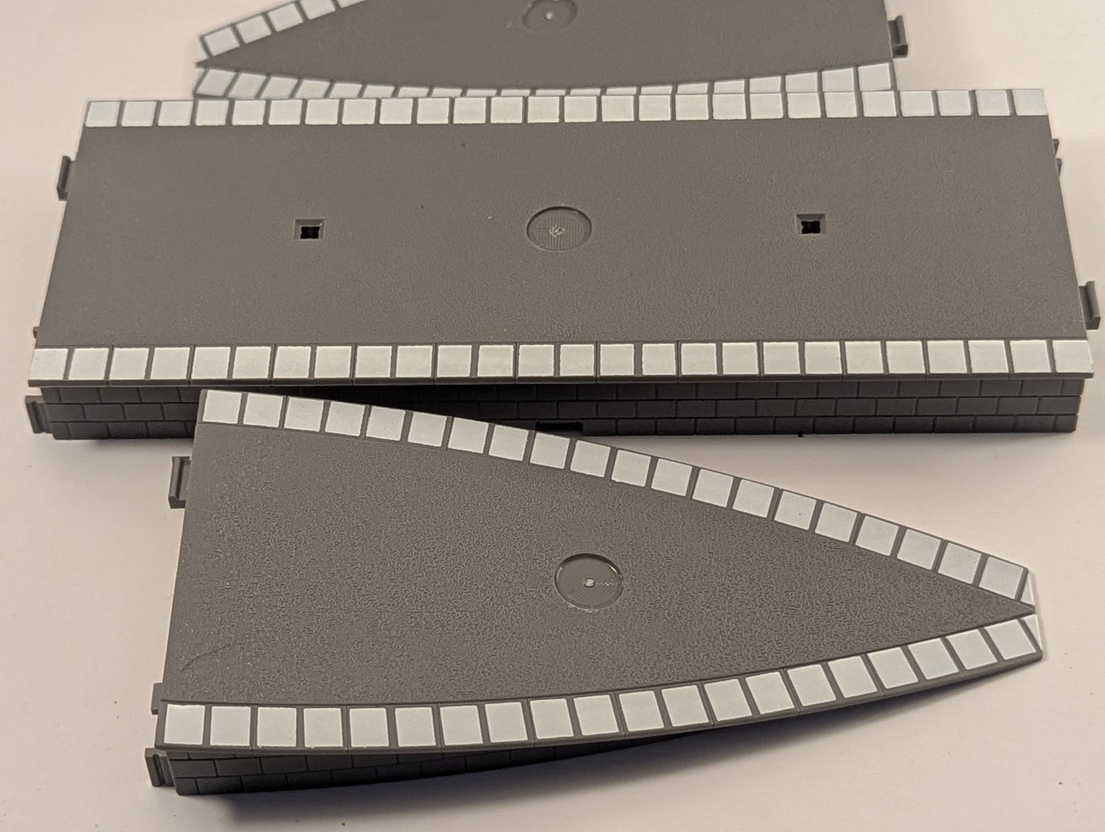 Hornby OO Gauge Station Platform Sections 1 Straight 2 Ramps