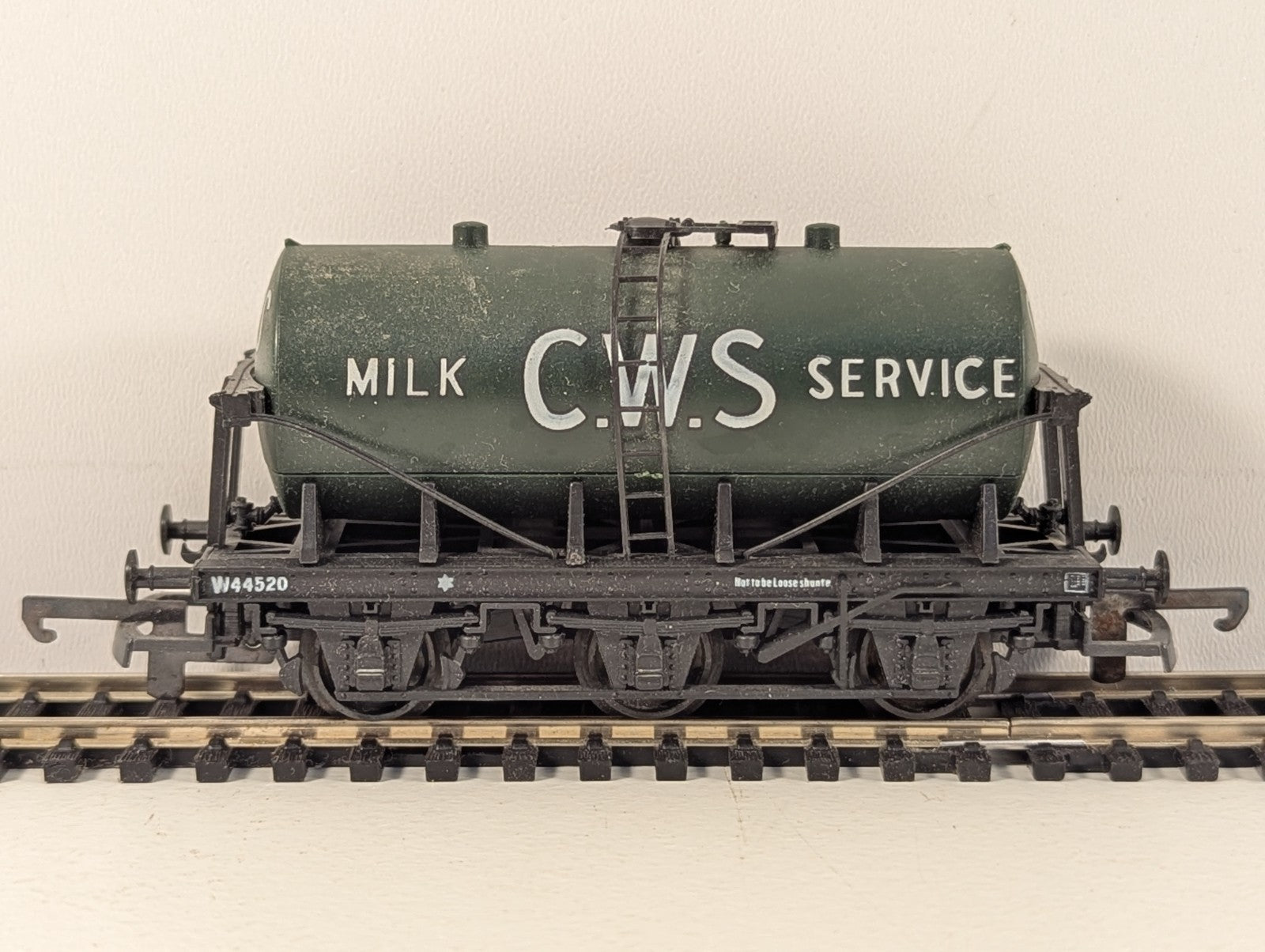 Lima OO Gauge 6-Wheel Milk Tank Wagon CWS Black