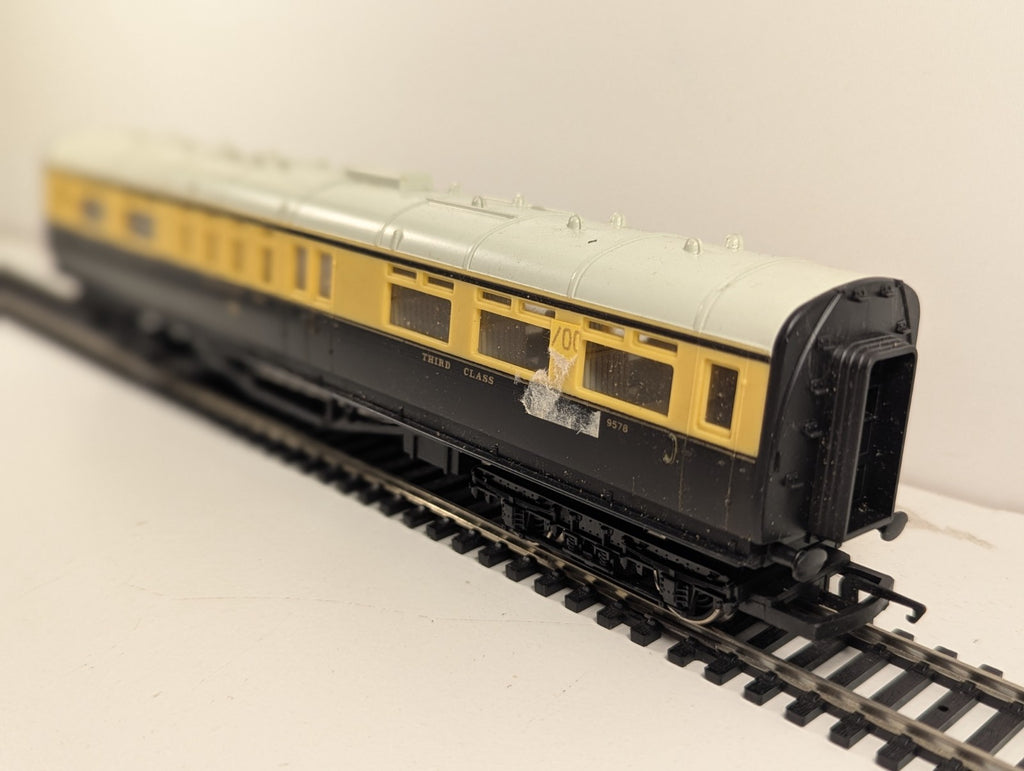Hornby R454 OO Gauge GWR Collett Restaurant Car No. 9578
