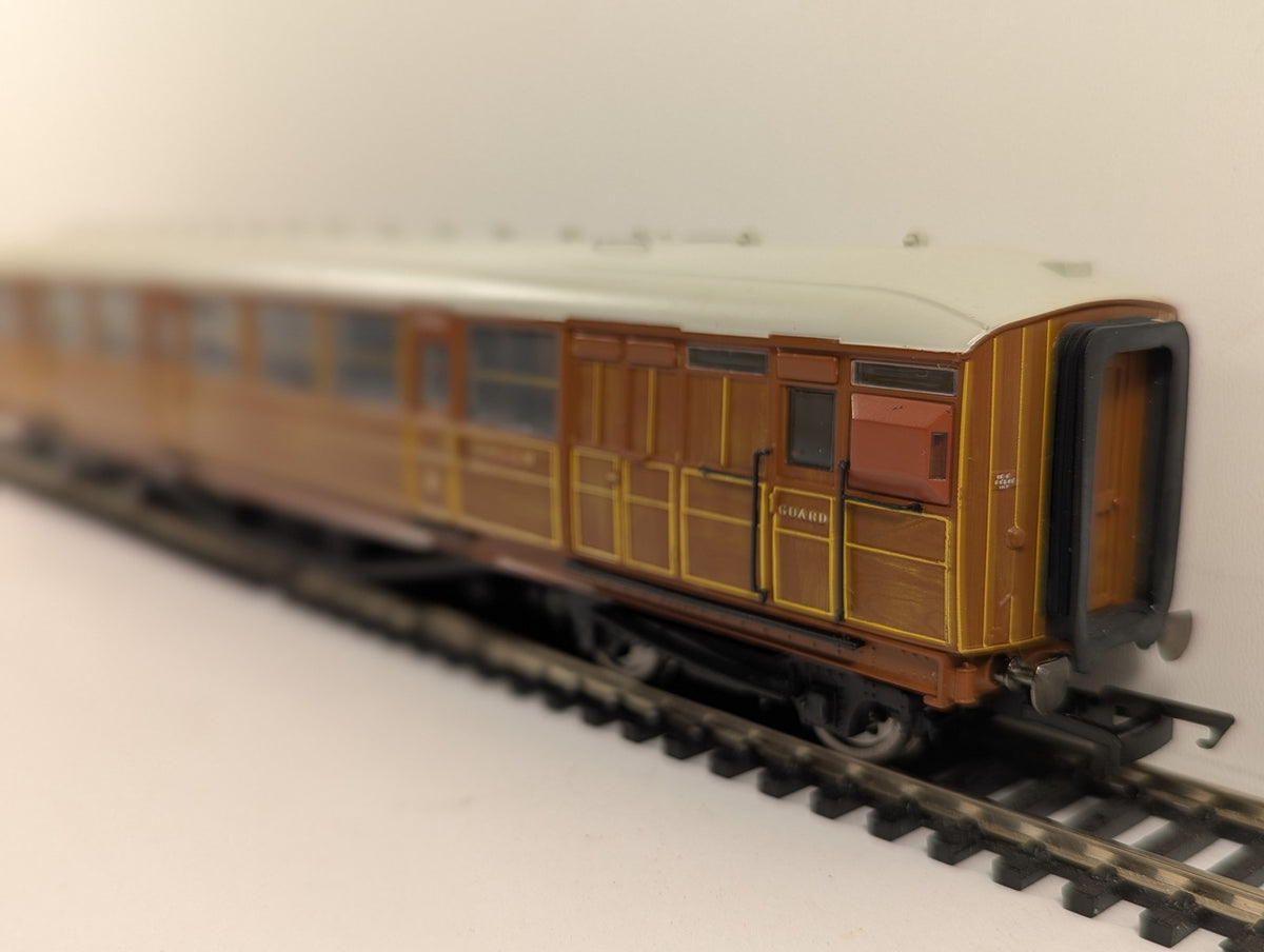 Hornby OO Gauge LNER 61ft 6in Corridor Brake Coach Passenger Coach 32558