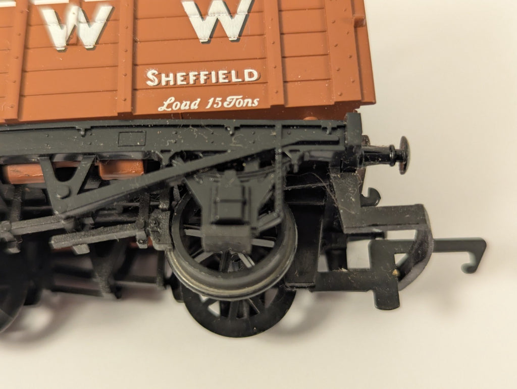Hornby OO Gauge R6037 Thomas W. Ward Coke Wagon Set (1 Wagon Damaged)