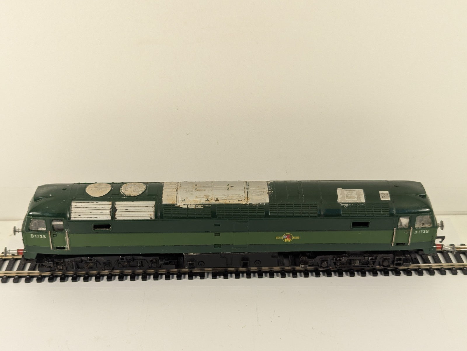 Hornby OO Gauge BR Class 47 Diesel Locomotive - Repainted and nonrunner