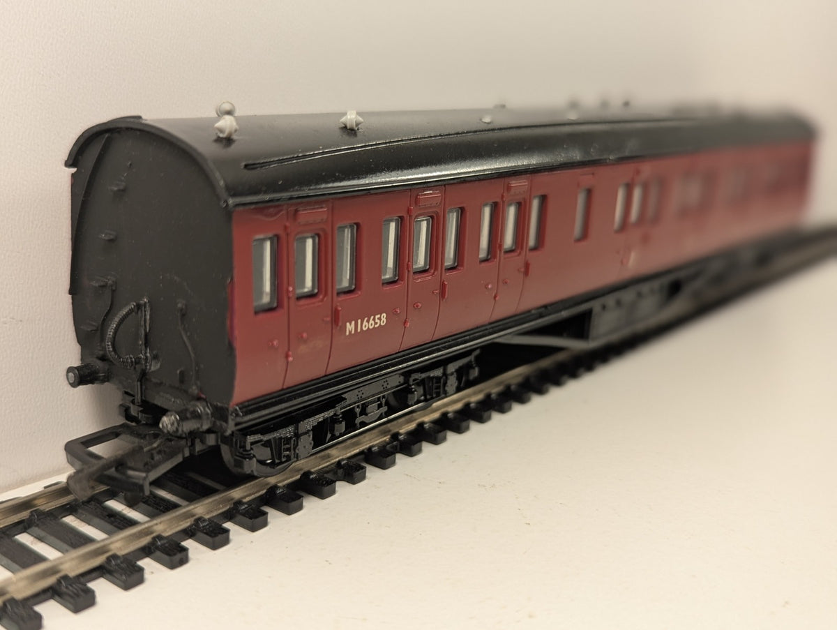 Dapol OO Gauge Stanier 57ft Brake Third M16658 BR Carmine – Lights
