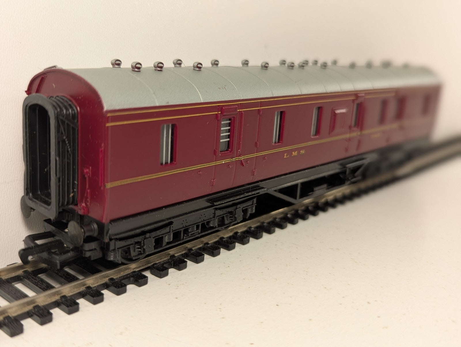 Mainline 37118 LMS 50ft Parcels Van OO Gauge - Boxed