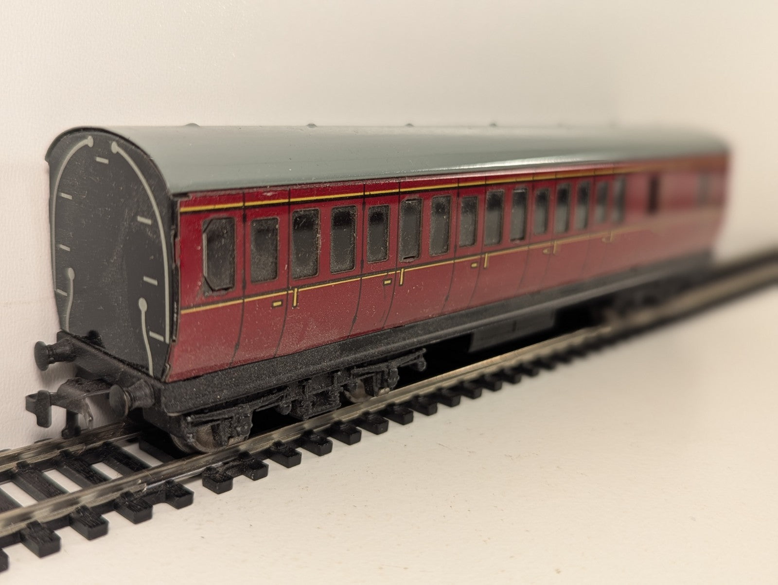 Hornby Dublo OO Gauge Tinplate BR Maroon Suburban Brake Coach