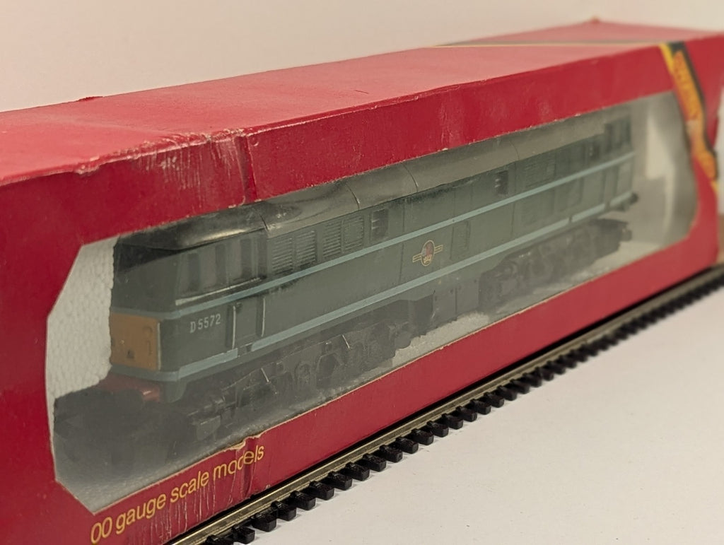 Tri-ang Hornby Class 31 D5572 BR Green Diesel Locomotive OO Gauge - Boxed