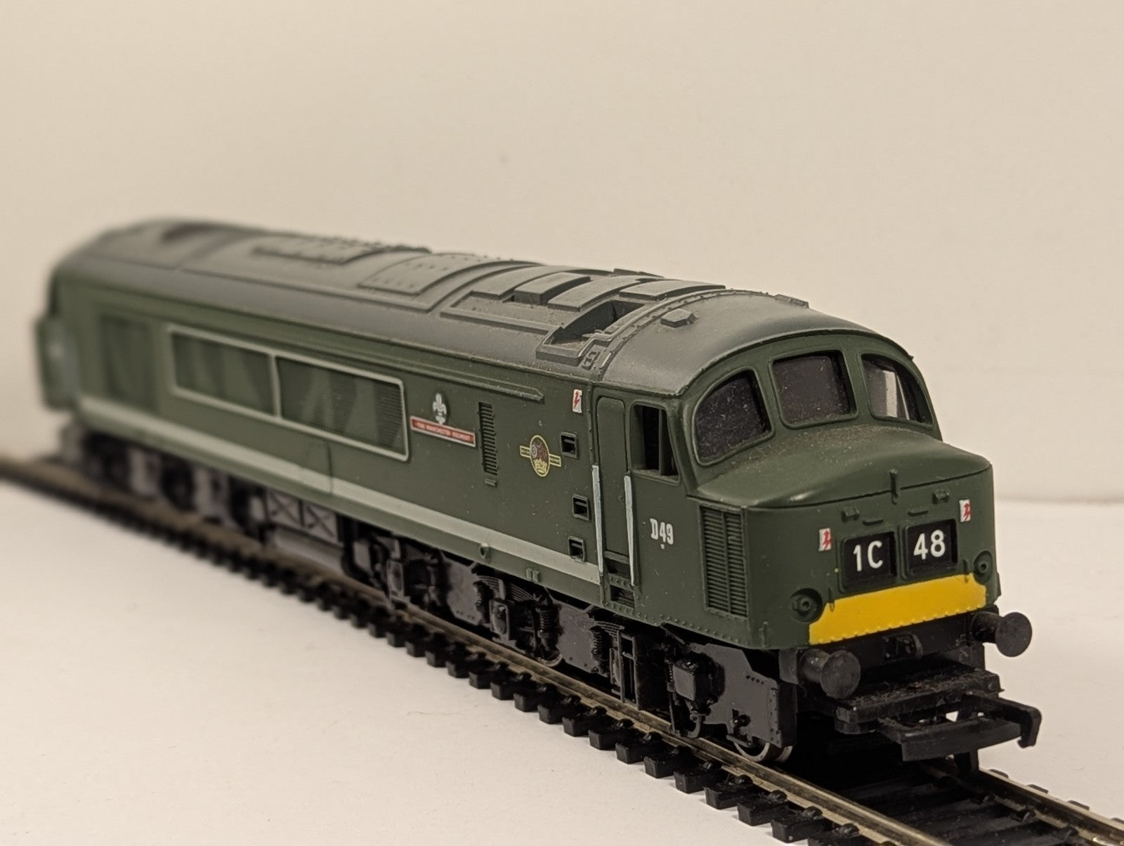 Mainline OO Gauge Class 45 'The Manchester Regiment' Diesel Loco