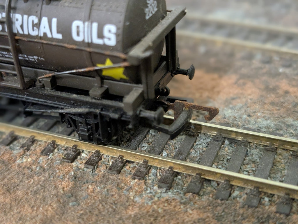 Dapol B86 14 ton tank wagon "Shell Electrical Oils OO Gauge