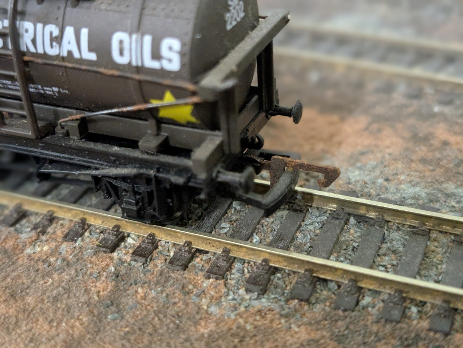 Dapol B86 14 ton tank wagon "Shell Electrical Oils OO Gauge
