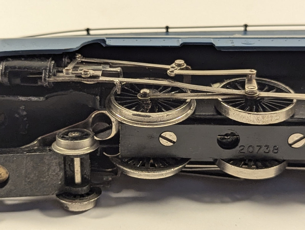 Hornby OO Gauge Coronation Class Steam Locomotive 6220 LMS Blue R374
