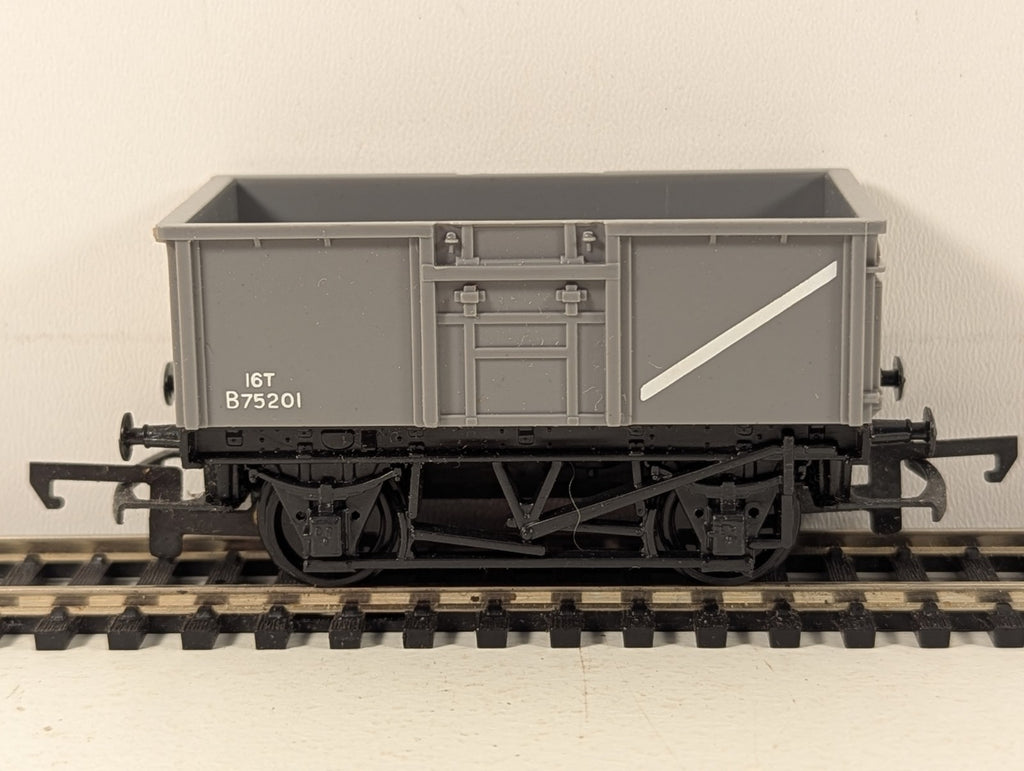 Hornby OO Gauge 16 Ton Mineral Wagon Goods Wagon B75201 BR Grey