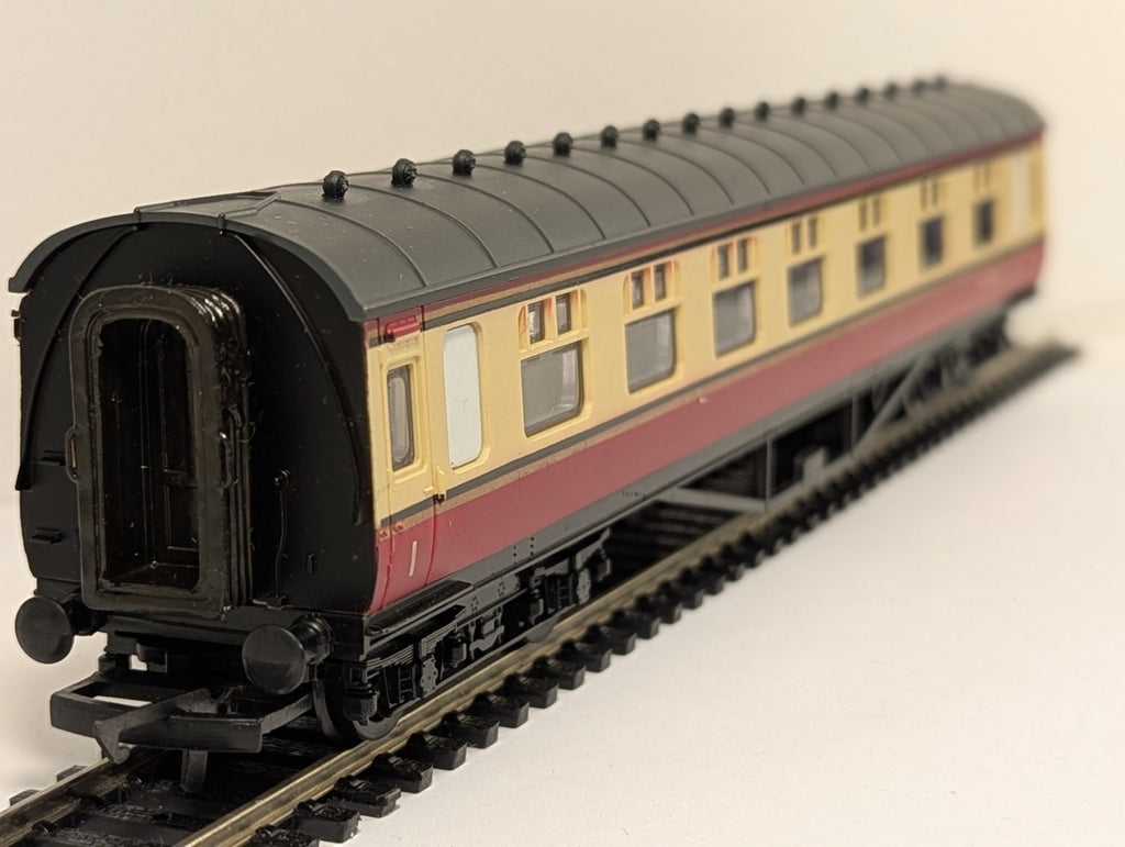 GMR Airfix 54203-4 OO Gauge BR Blood & Custard Composite Corridor Coach Boxed