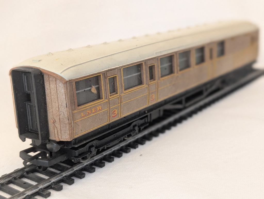 Hornby R478 OO Gauge LNER Brake Composite Coach