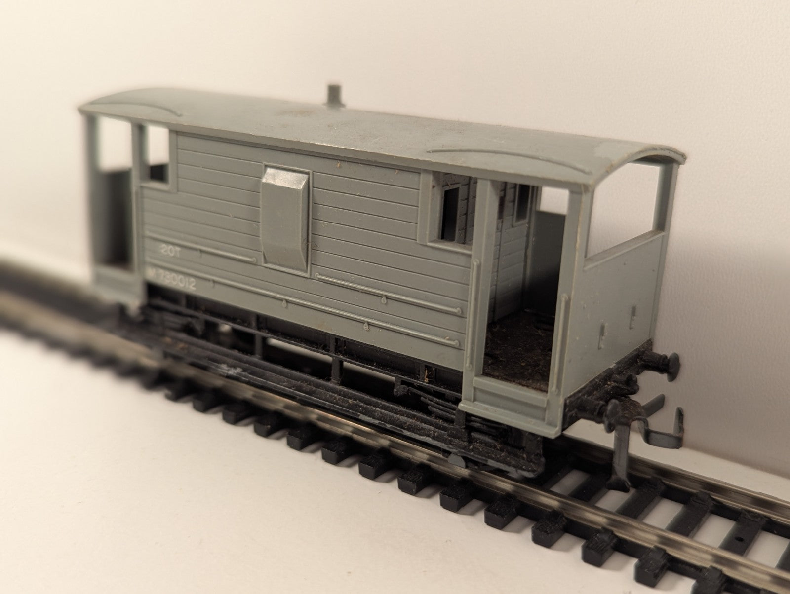 Hornby Dublo 32044 OO Gauge 20-Ton Goods Brake Van in BR Midland Grey