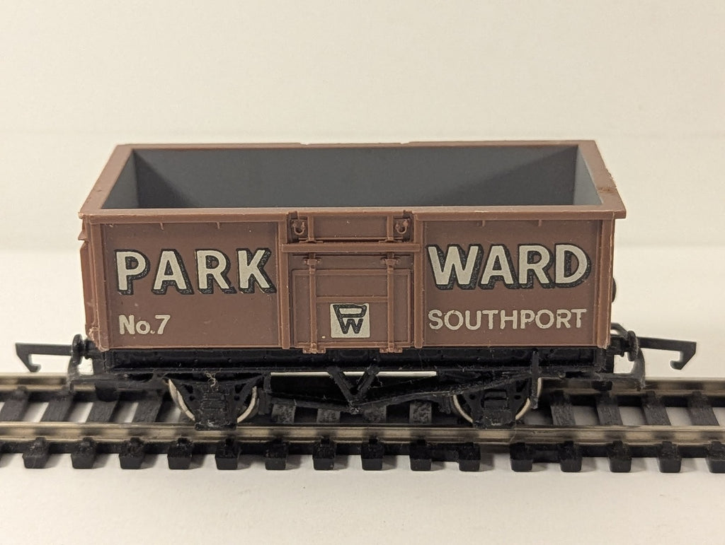 Wrenn OO Gauge Mineral Wagon 'Park Ward' Goods Wagon 7 W5026