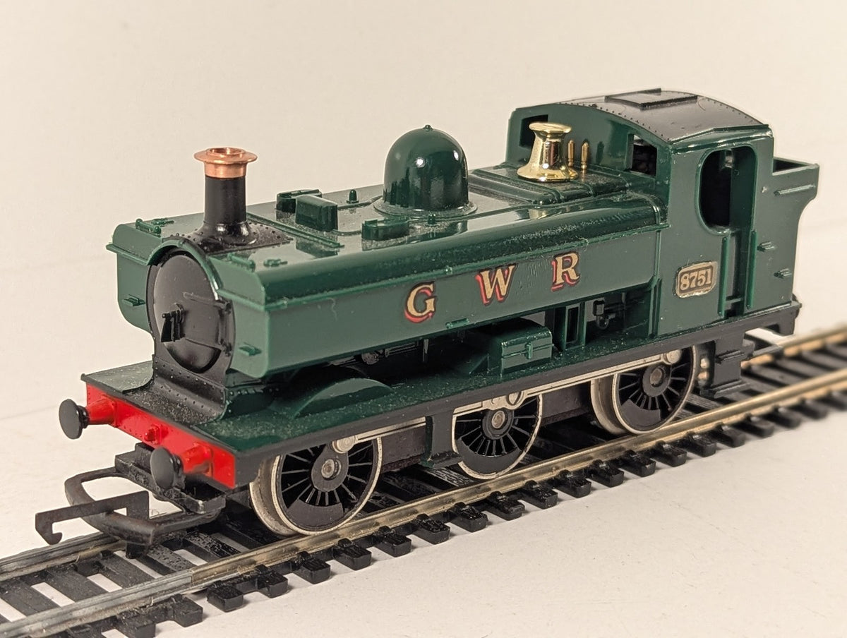 Hornby OO Gauge GWR 57xx Class Pannier Tank Locomotive 8751 GWR Green R.041