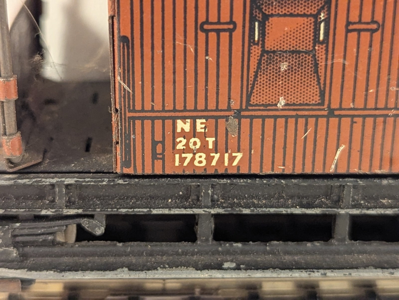 Hornby OO Gauge No. 1 Brake Van Goods Brake Van 178717 NE Brown