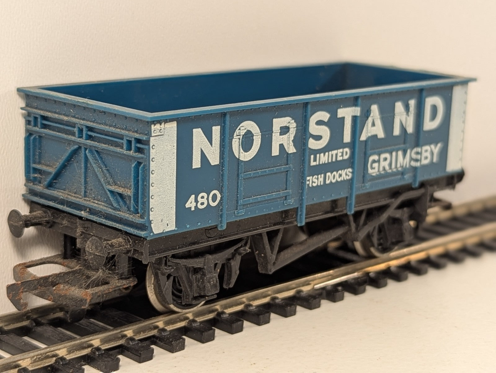 Hornby Railways R220 OO Gauge Blue Norstand Mineral Wagon Boxed