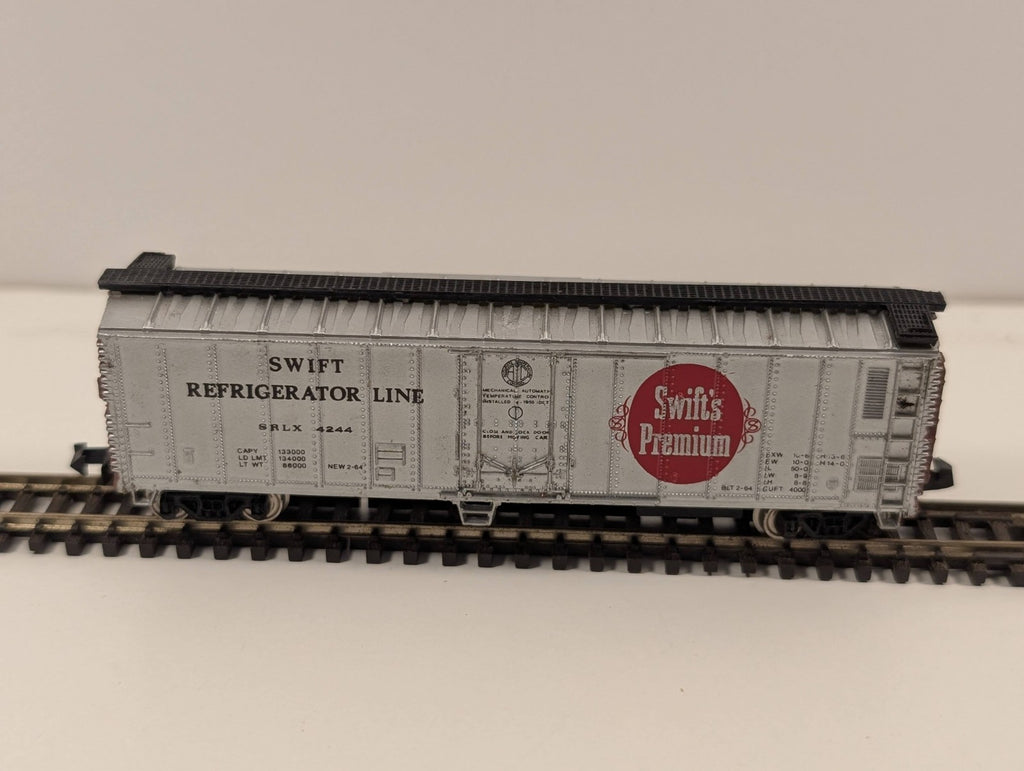 Bachmann N Gauge 51’ Steel Refrigerator Car – Swift’s Premium (SRLX 4244)