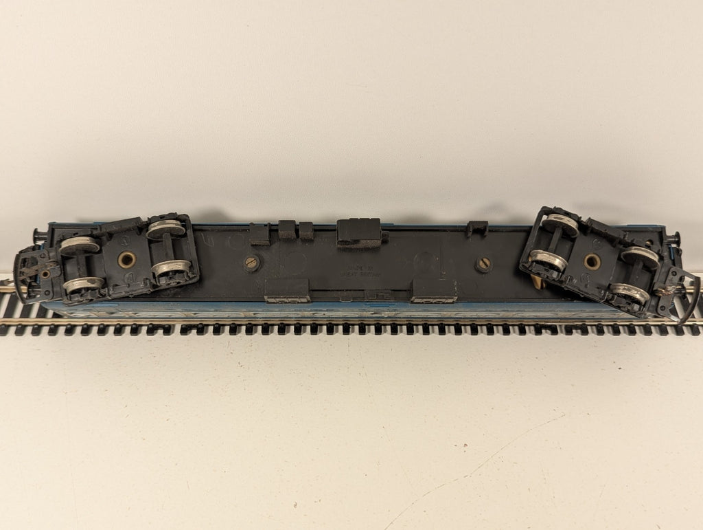 Hornby OO Gauge BR Mk2 Standard Class Coach