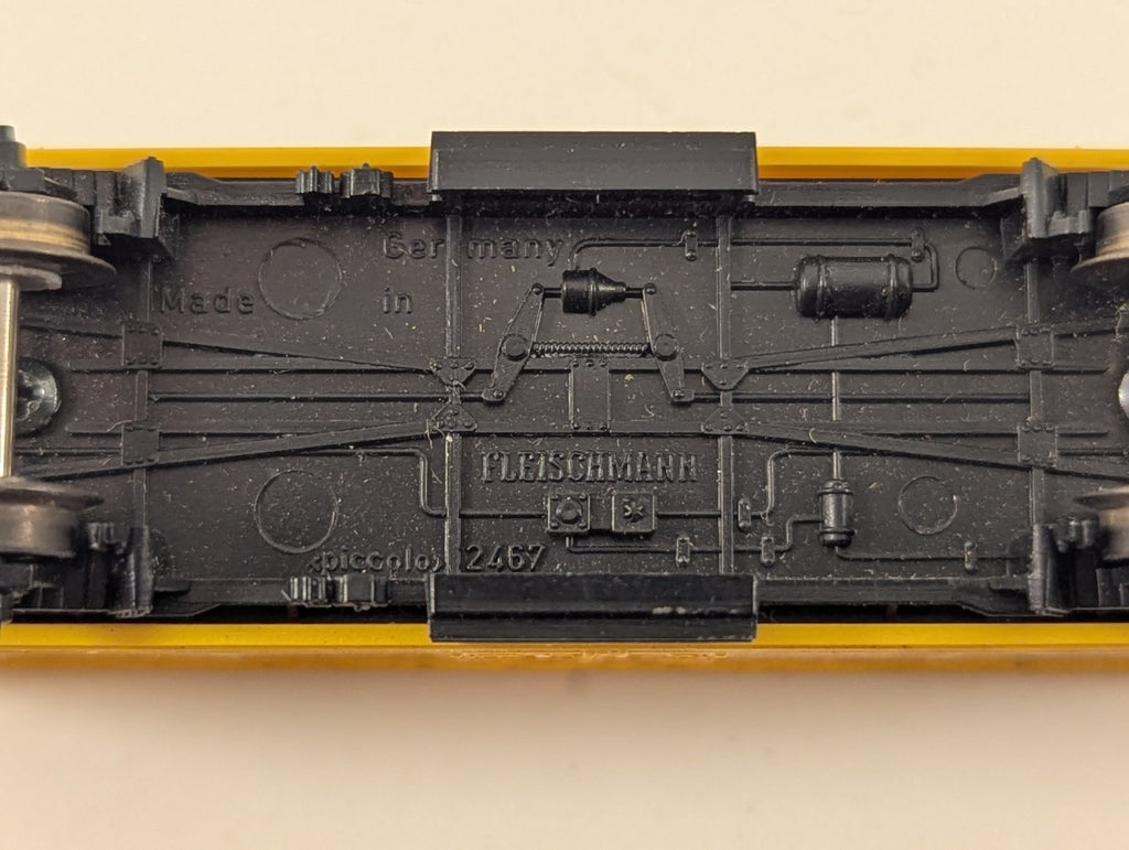 Fleischmann N Gauge Yellow Gullfiber Refrigerator Wagon