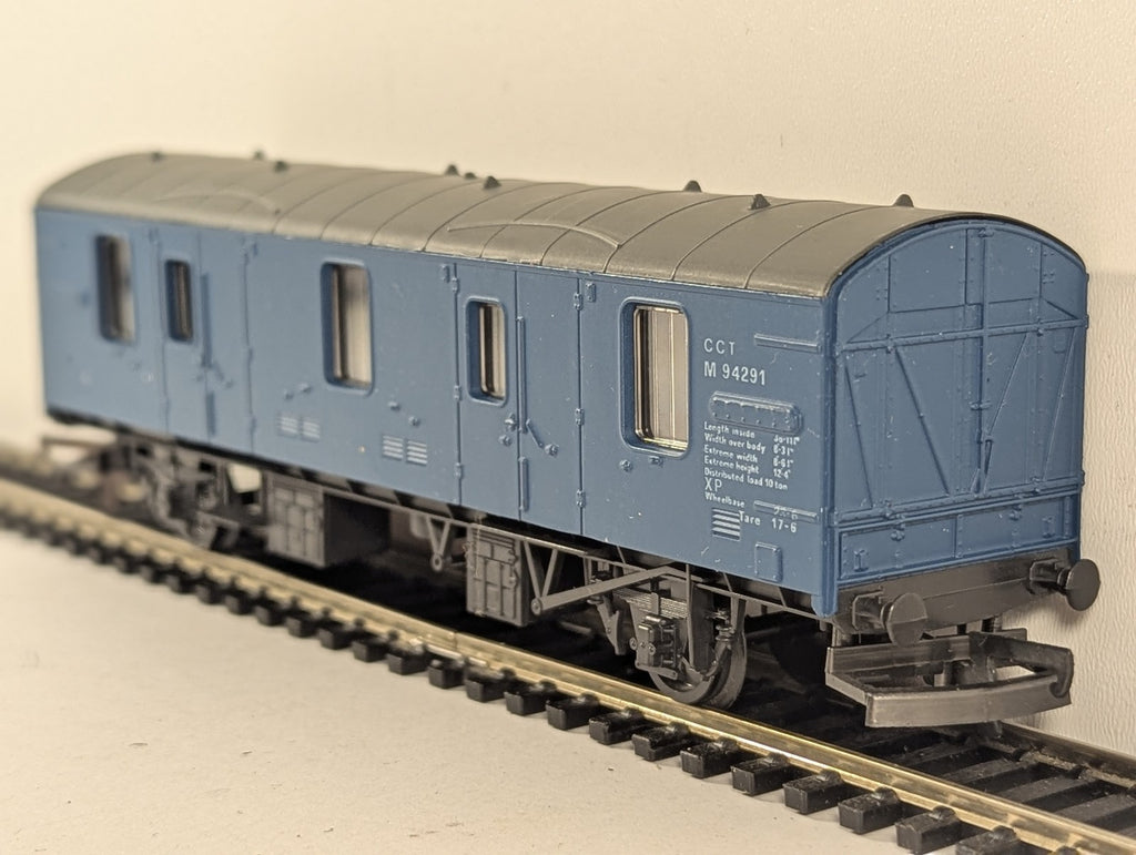 Lima OO Gauge BR Mk1 CCT Covered Carriage Truck Utility Van M94291 BR Blue