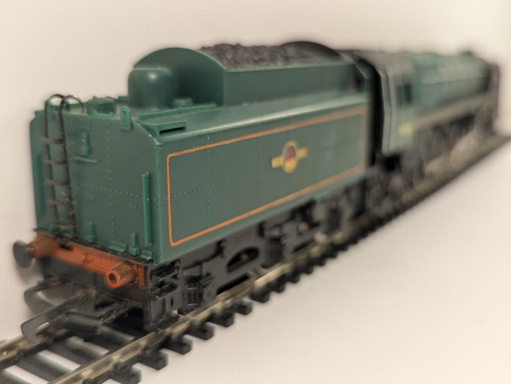 Hornby OO Gauge BR Standard Class 7 Britannia Steam Locomotive 70000