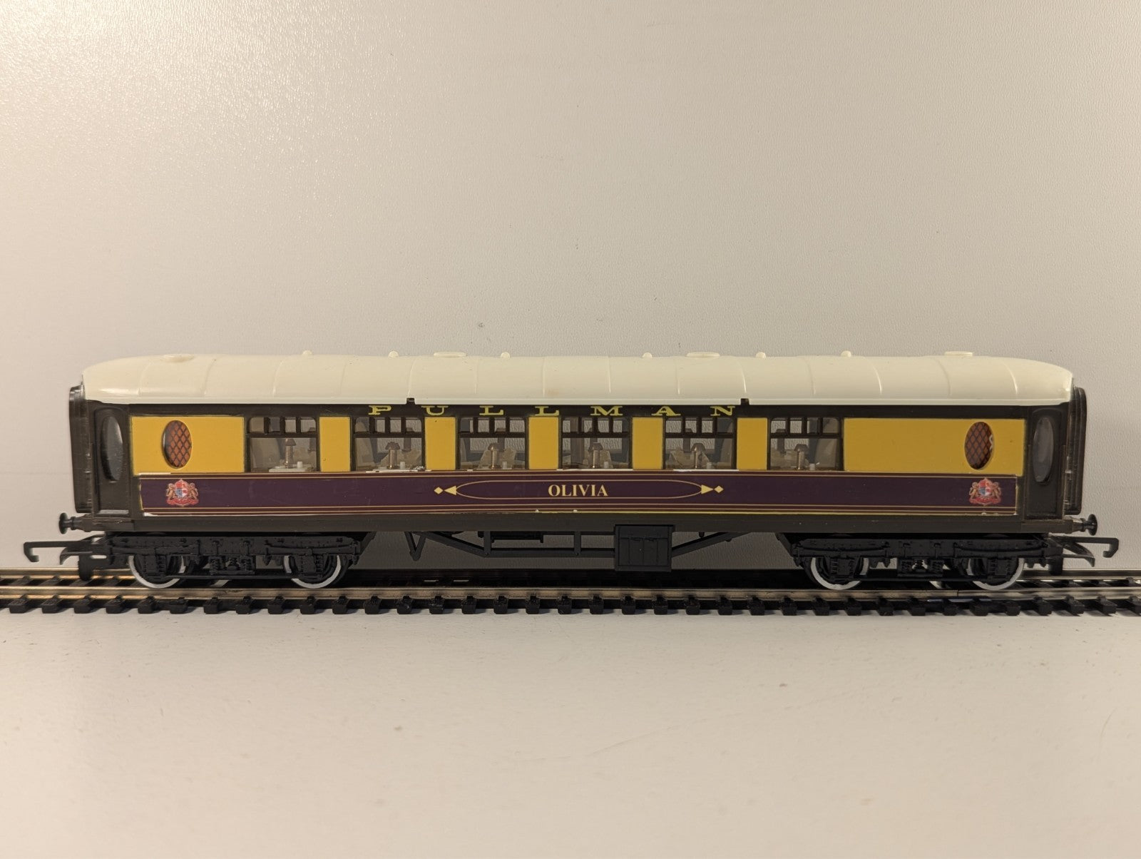 Hornby OO Gauge Pullman Coach "Olivia"