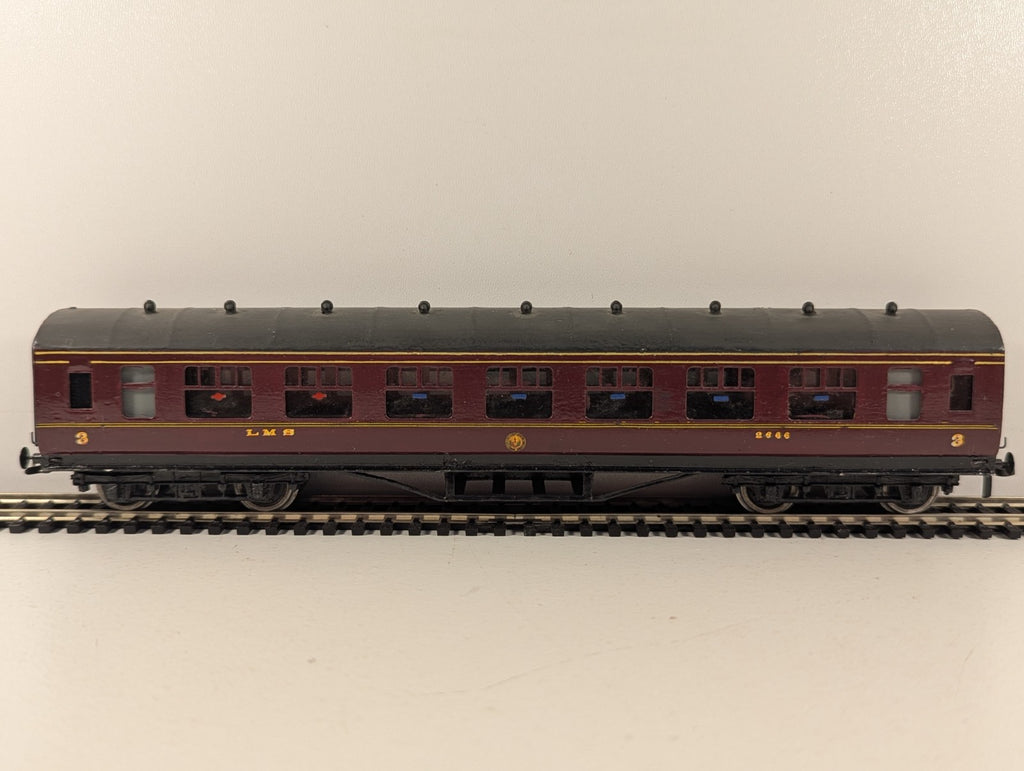 Exley OO Gauge LMS Maroon Third Class Corridor Coach
