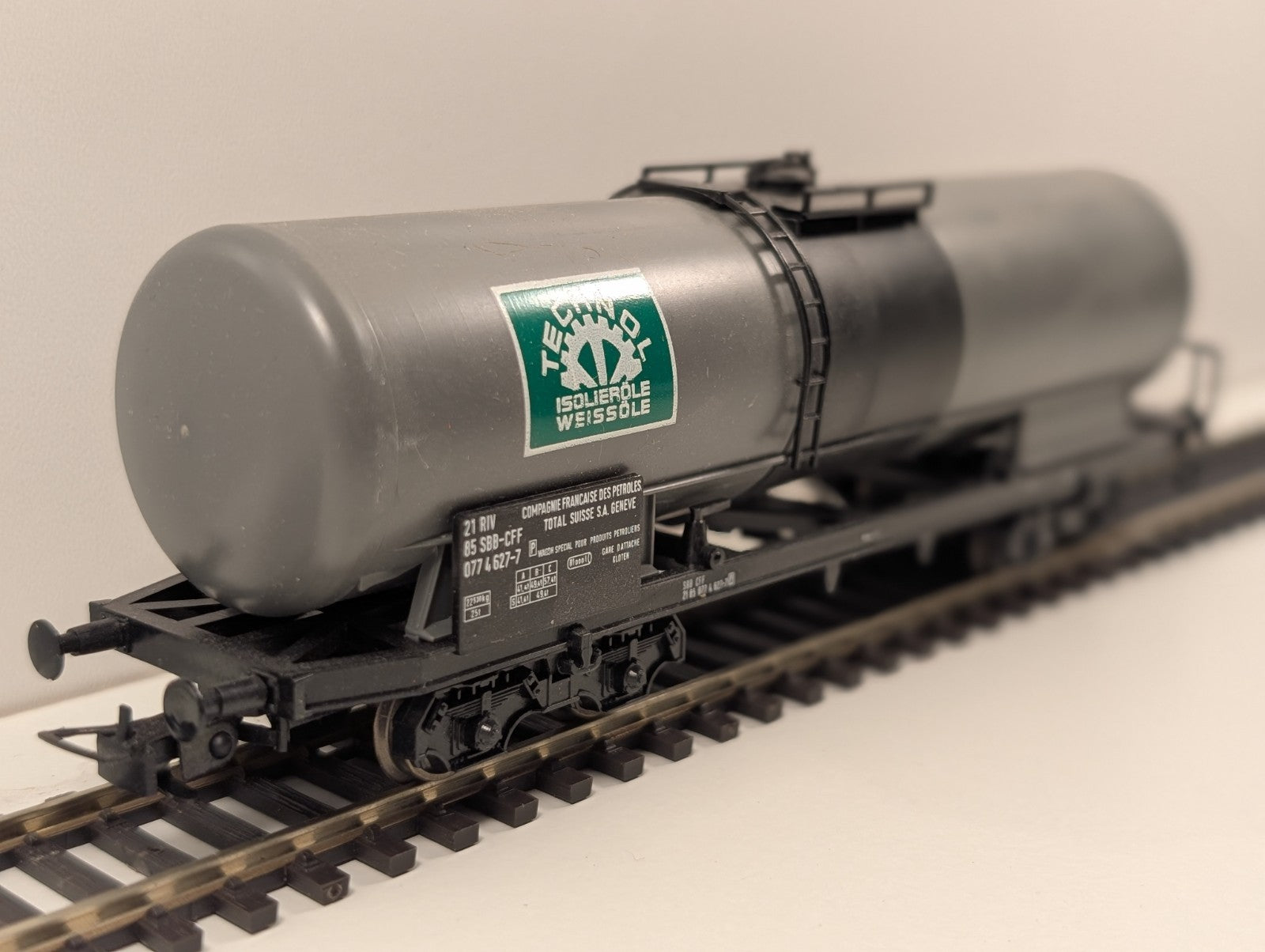 Liliput HO Scale Tank Wagon Set – SBB CFF FFS (TECHNOL / SOCAL / FINA / TOTAL)