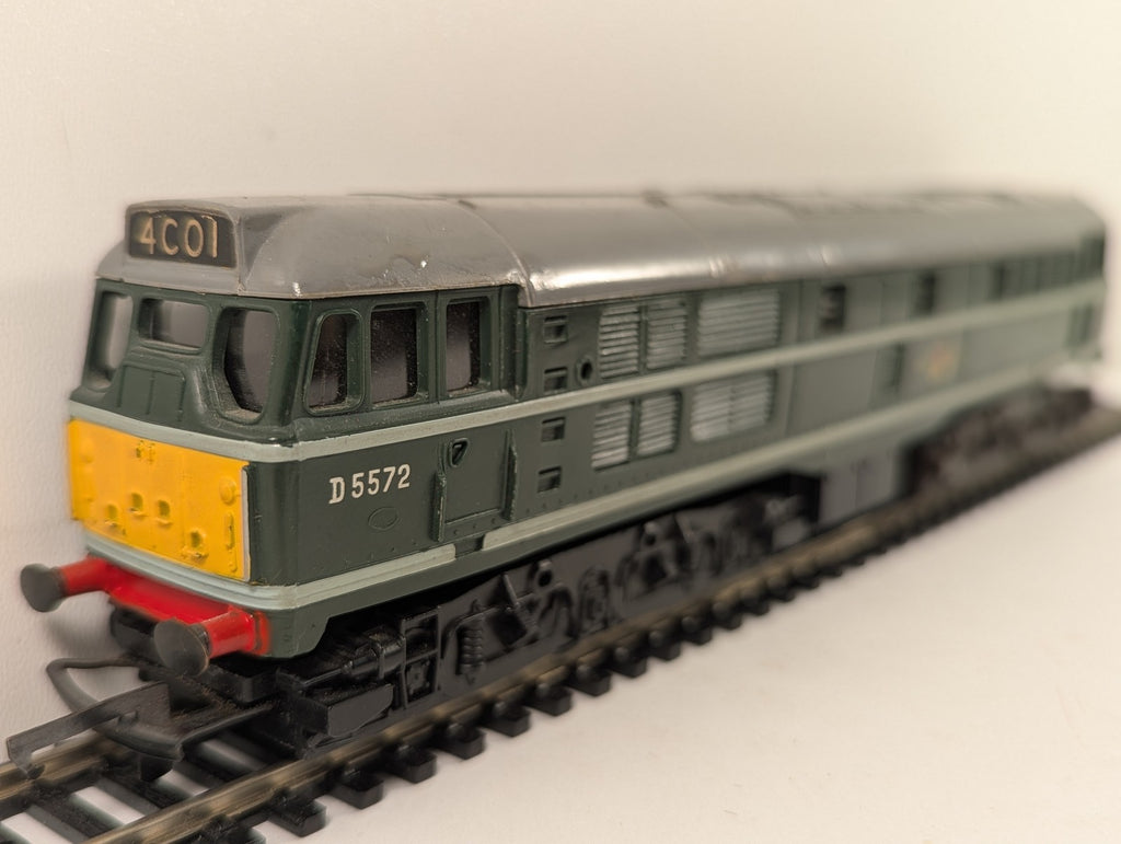 Tri-ang OO Gauge Class 31 Diesel Locomotive D5572 BR Green R.357