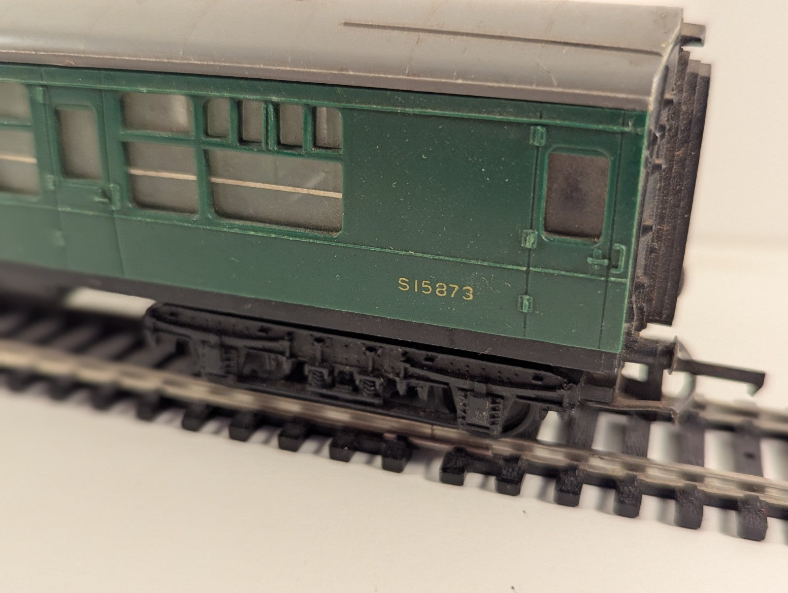 Tri-ang R622 BR Green Mk1 Corridor Composite – S15873