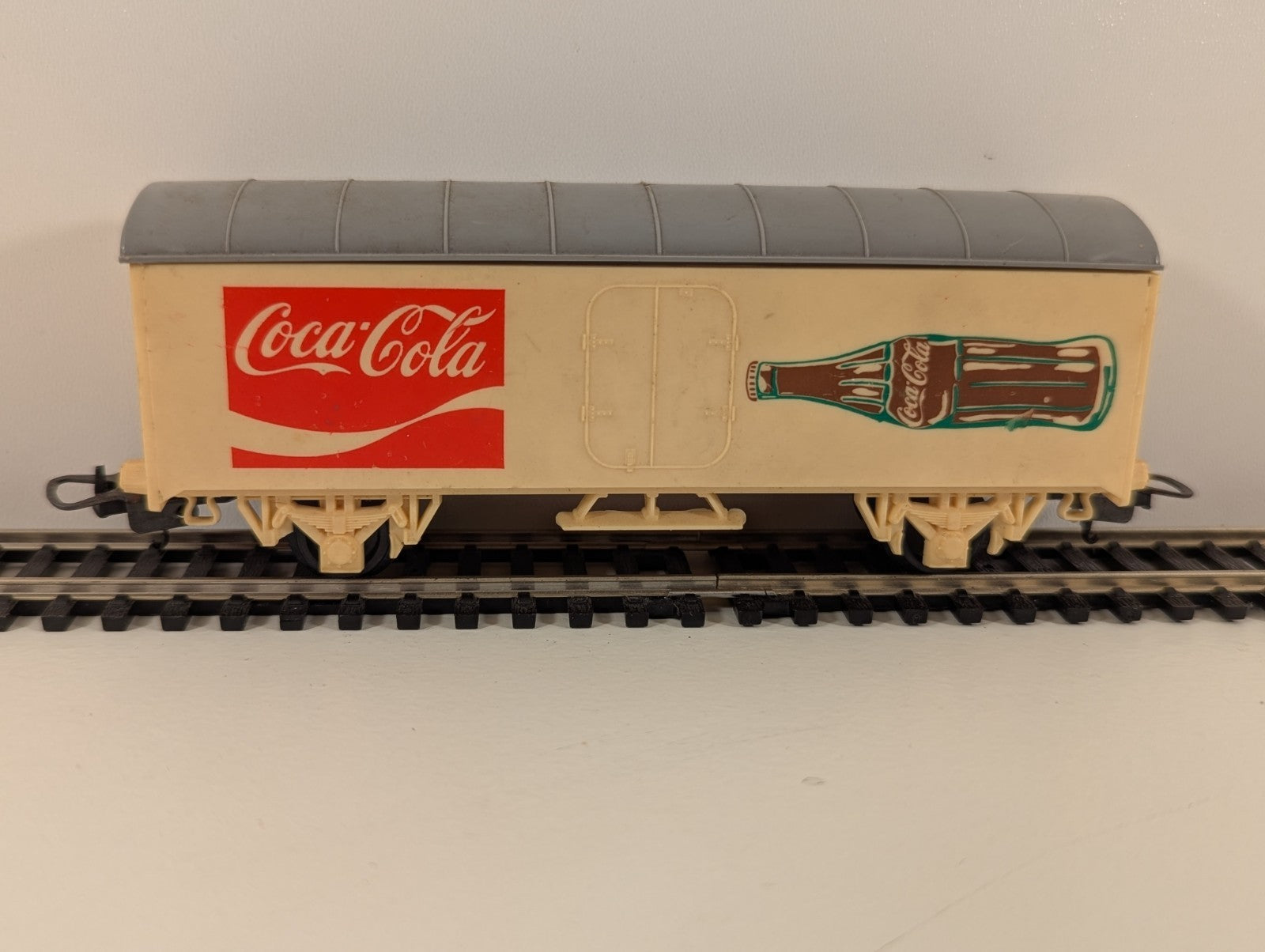 Lima HO Gauge Coca-Cola Refrigerator / Covered Goods Van