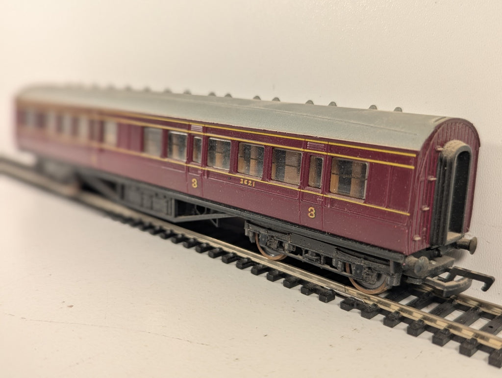 Mainline Railways OO Gauge LMS 57ft Composite Corridor Coach