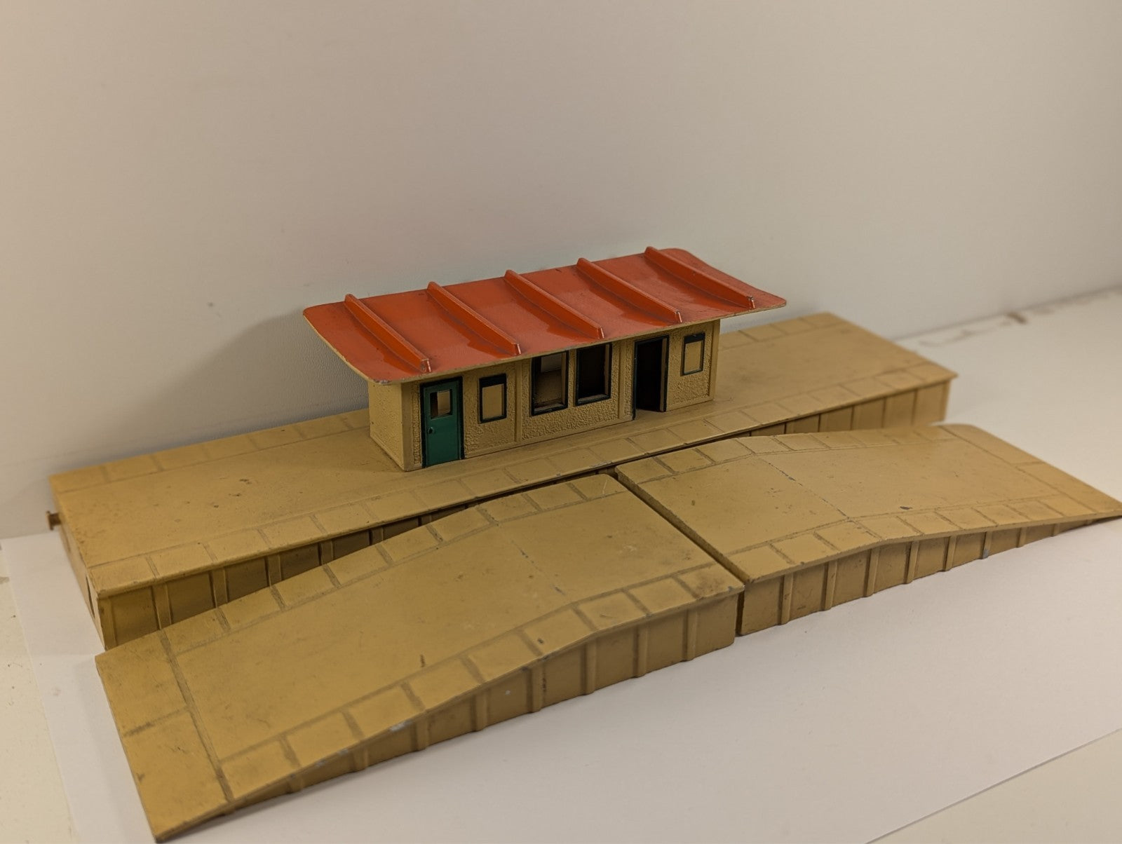 Hornby Dublo D1 Island Platform OO Gauge