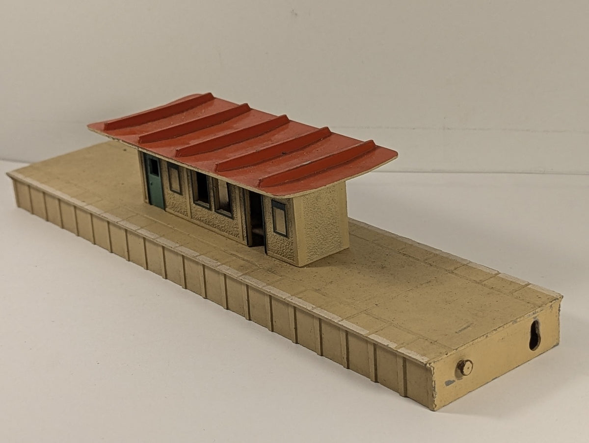 Hornby-Dublo OO Gauge D1 Island Platform Model Railway Accessory Cream & Red