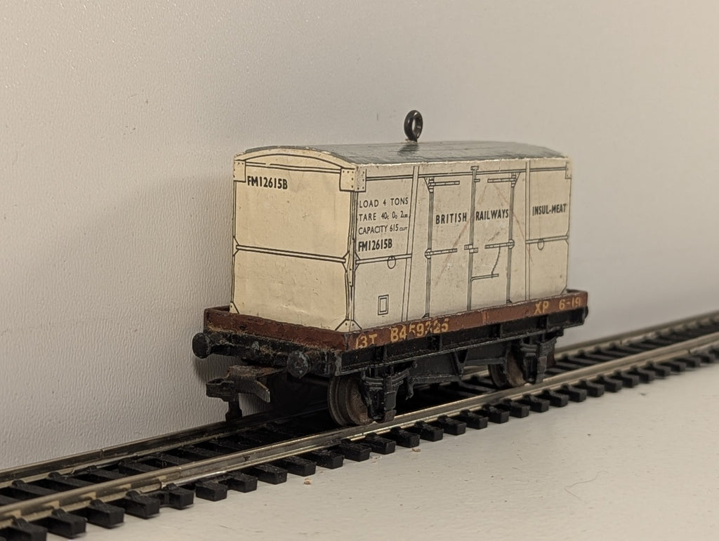 HornbyDublo 32088 OO Gauge Low-Sided Wagon with White Meat Container - Wrong Box