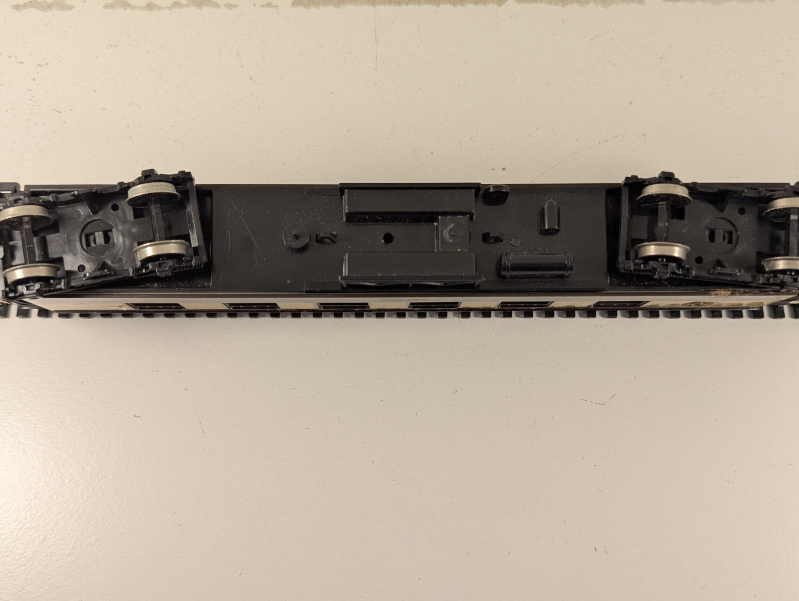 Hornby R223 OO Gauge Pullman First Class Parlour Car "Agatha"