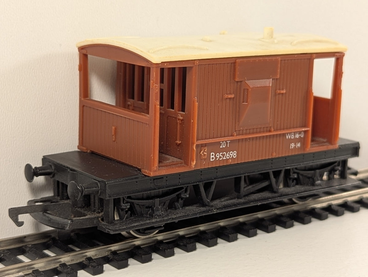 Hornby R218 BR 20 Ton Brake Van B952698 – OO Gauge