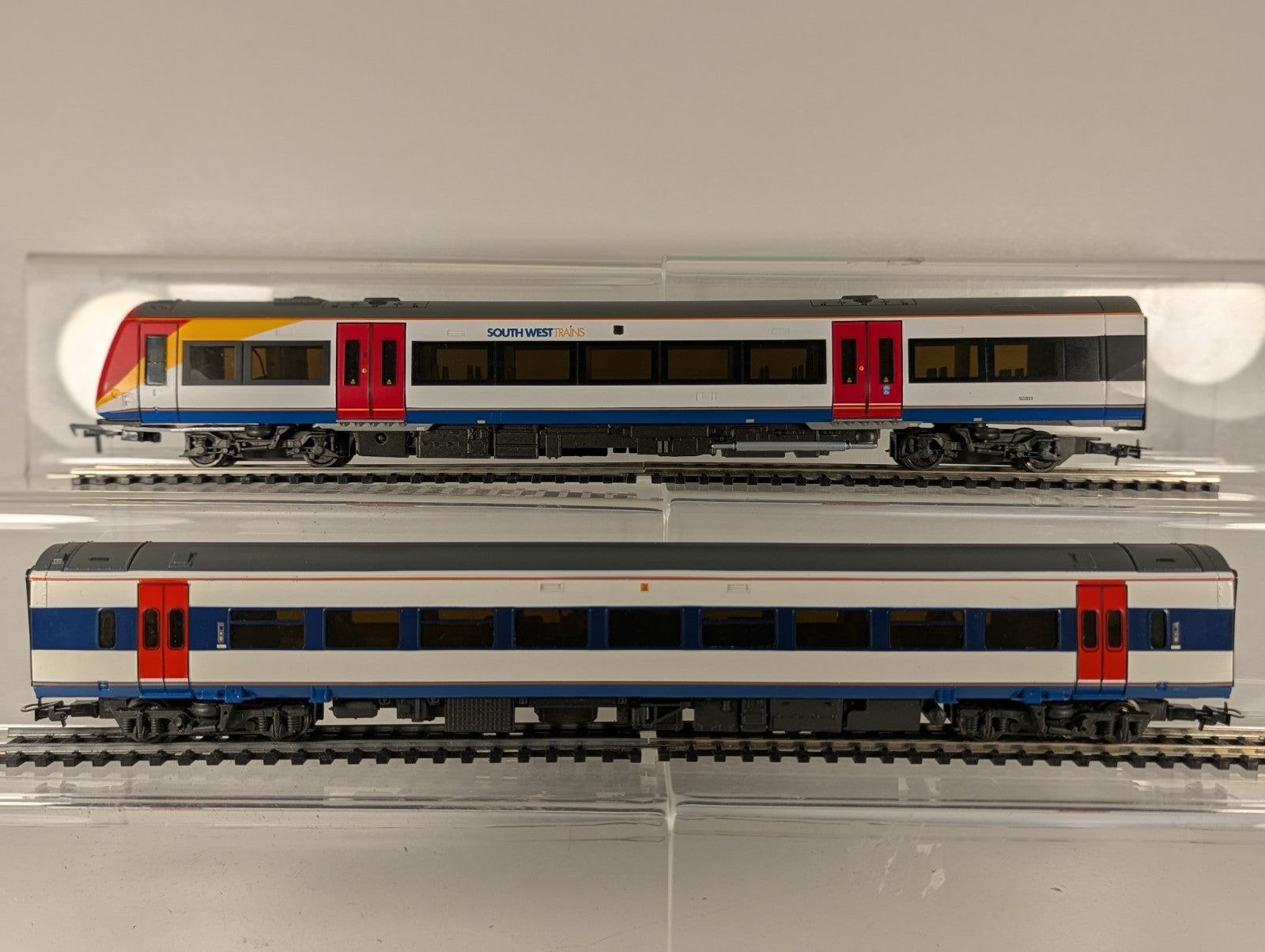 Bachmann Branchline 32-452A OOGauge Class 170/3 2-CarDMU SouthWestTrains - Boxed