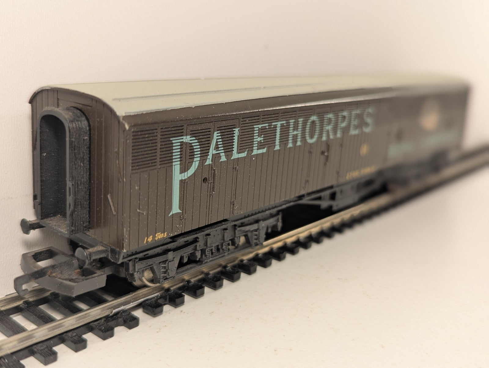 Lima OO Gauge GWR Siphon G Bogie Van Palethorpes 2766